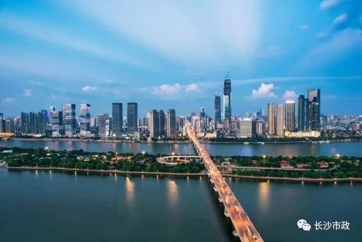 以城市，見(jiàn)未來(lái)；與城市，共成長(cháng)