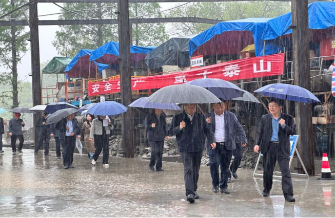 領(lǐng)導調研.png 領(lǐng)導調研.png