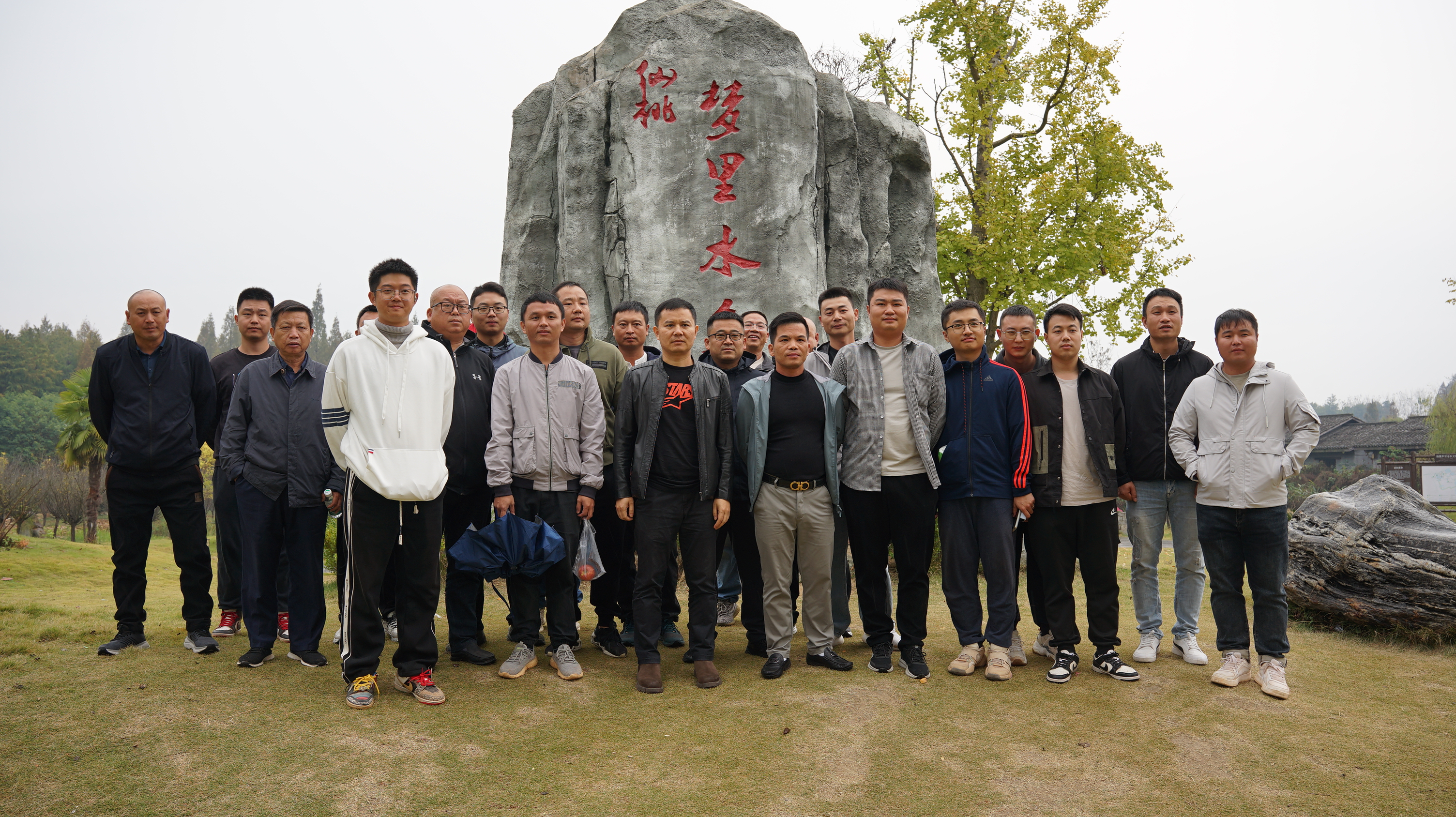 市政要聞 | 公司中軸大道項目部開(kāi)展“重走革命老區、項目攻堅克難”黨建拓展活動(dòng)